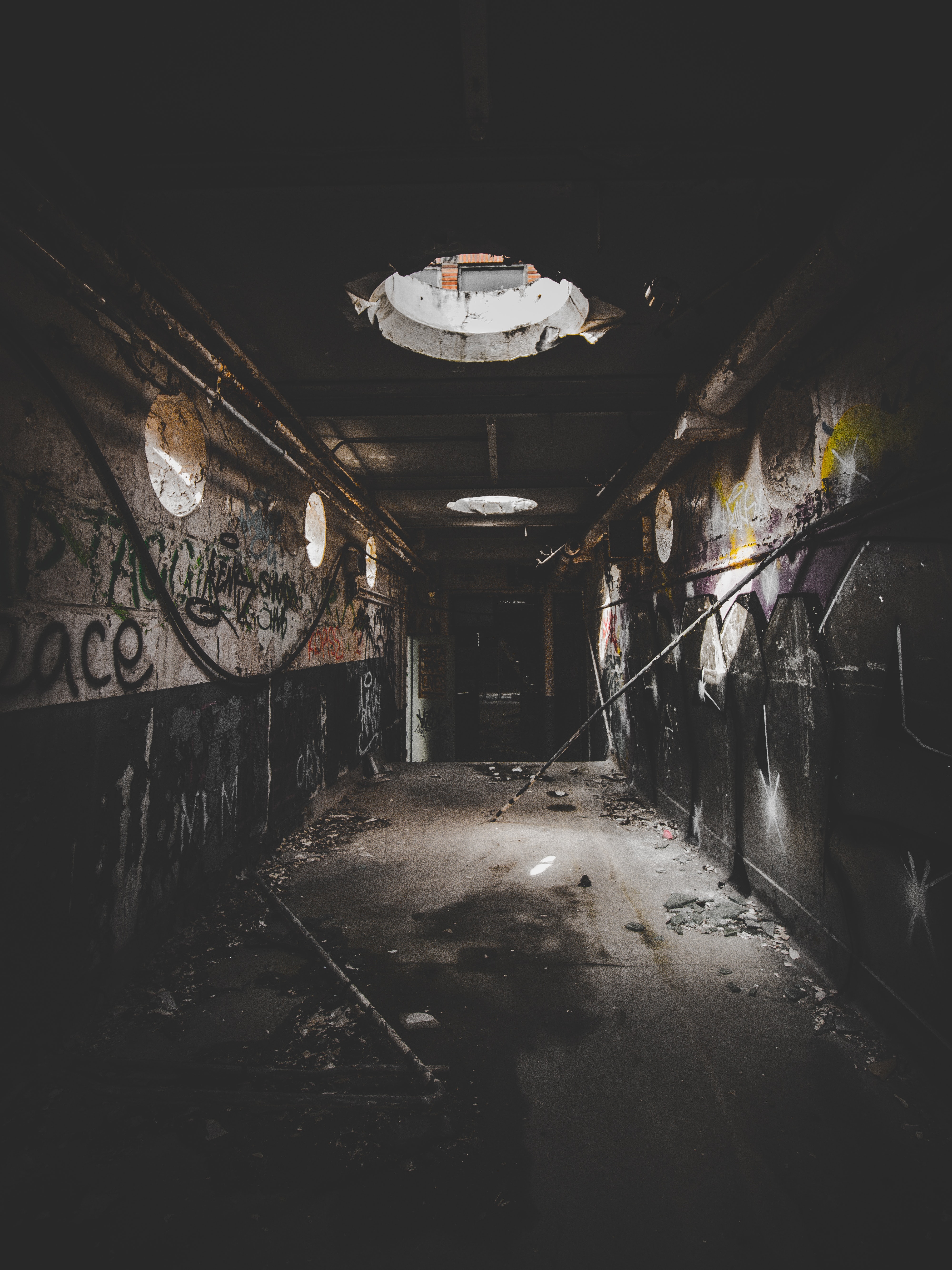 abandoned-building-dark-1224859.jpg