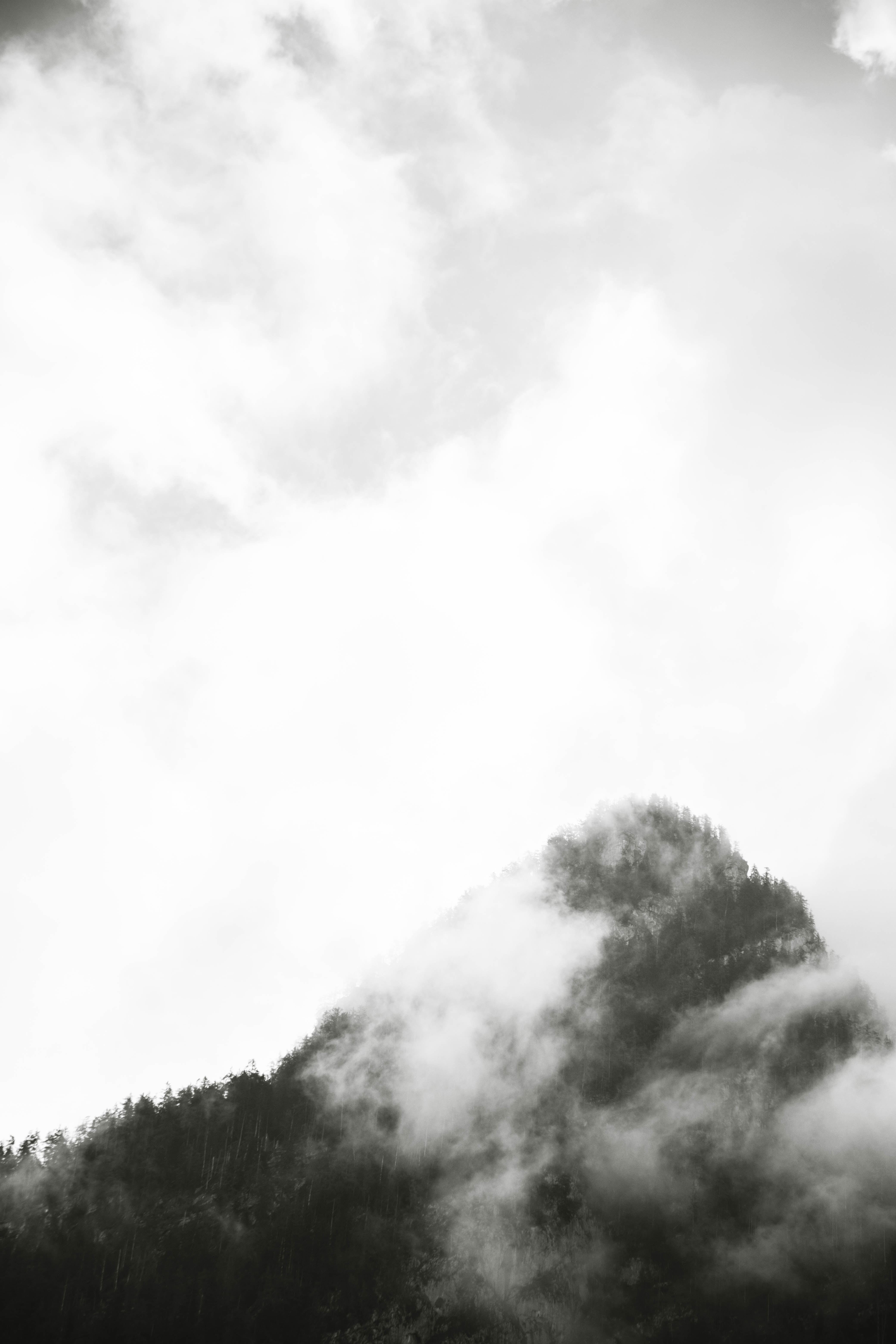 background-black-and-white-clouds-1530216.jpg