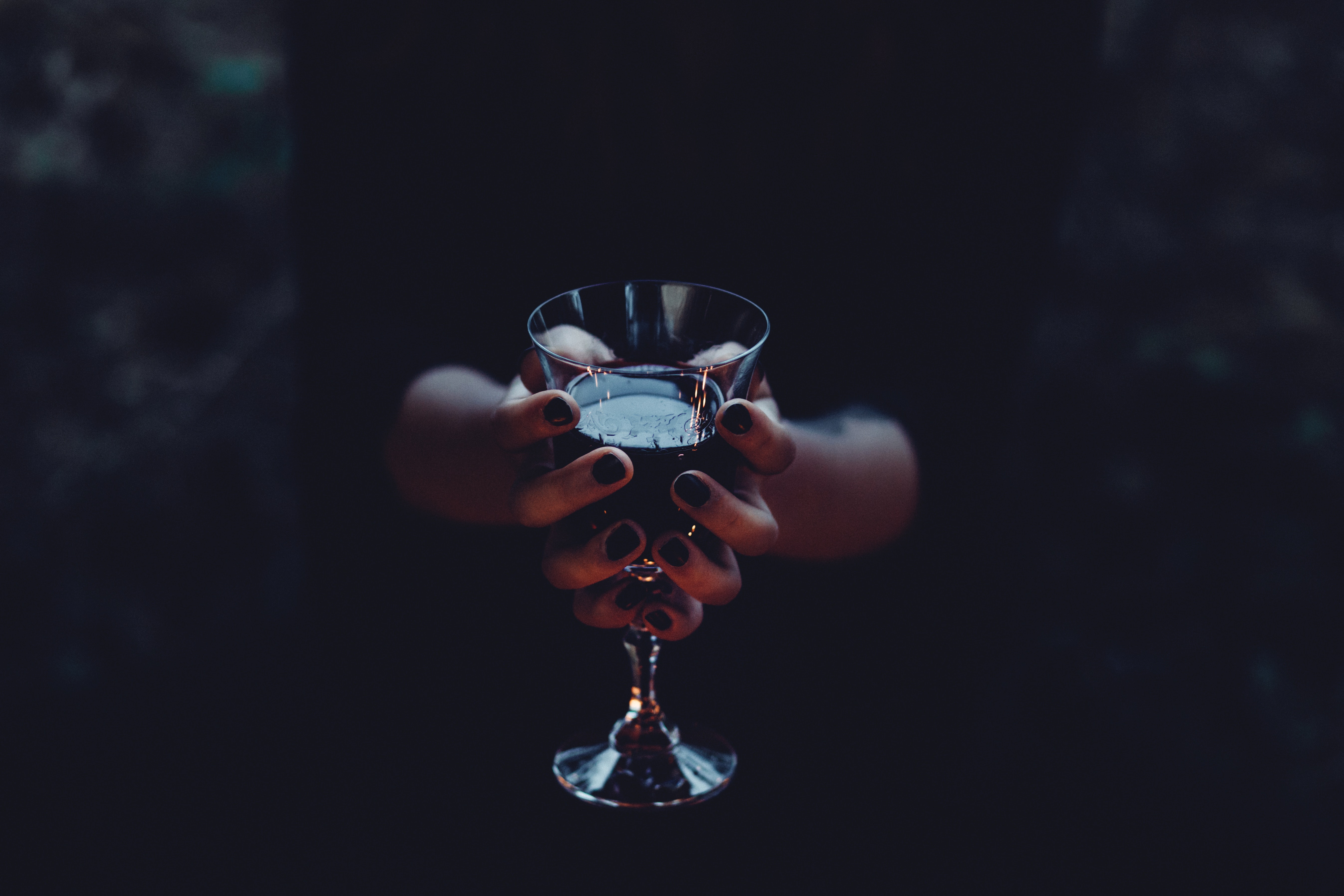 alcohol-blur-dark-632043.jpg