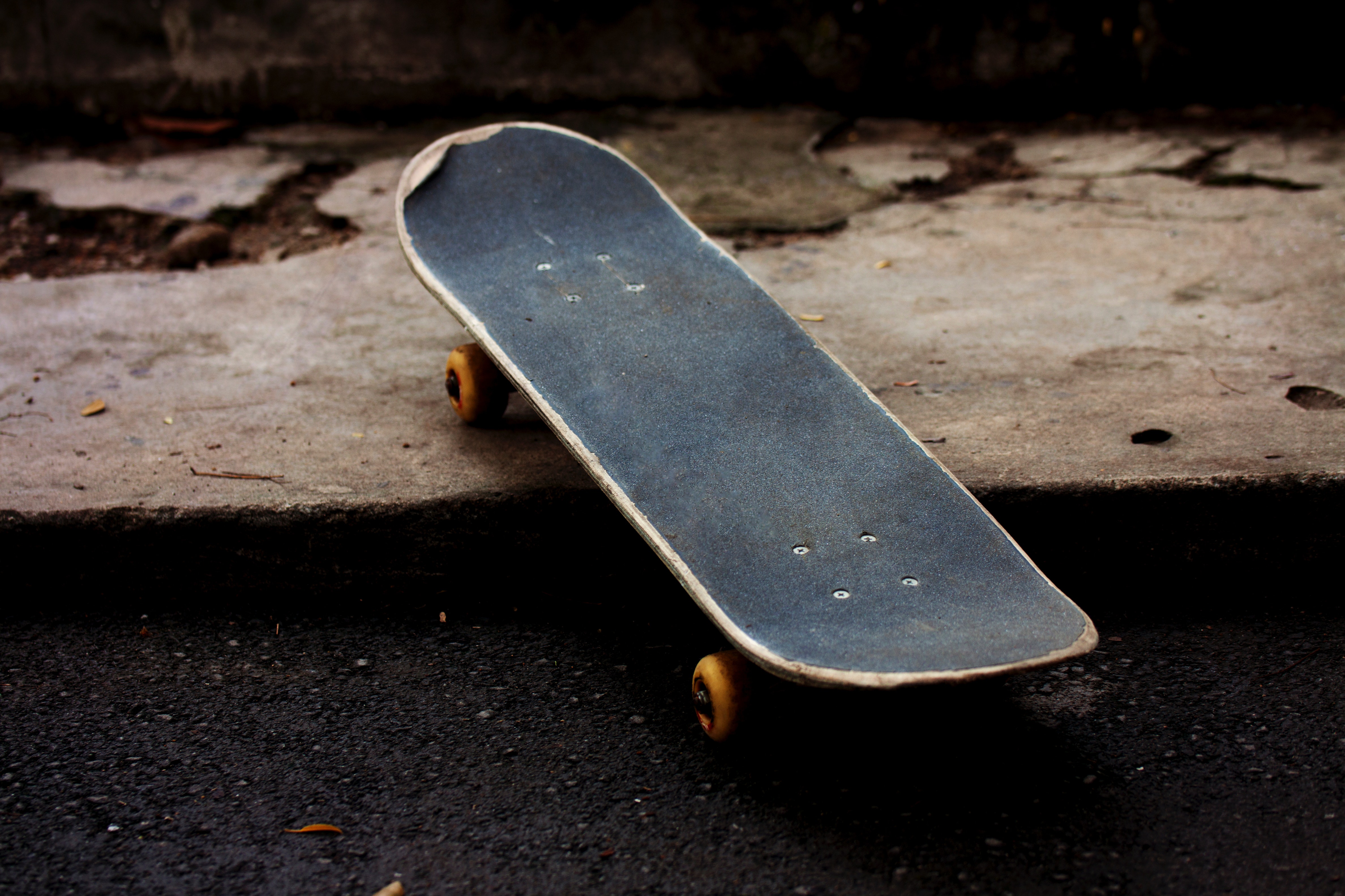 pavement-skateboard-sport-165236.jpg